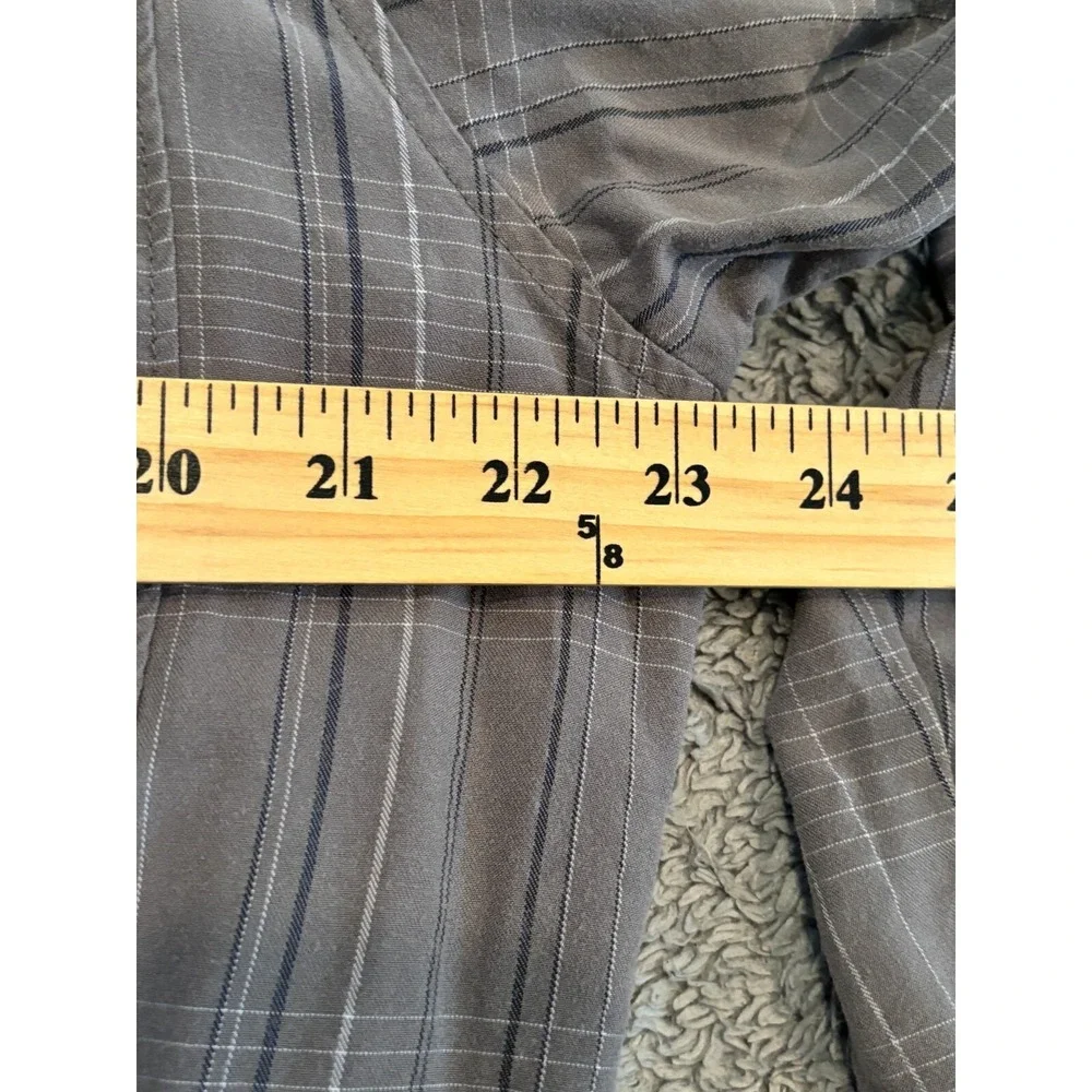 The North Face Mens Large Gray Stripe Mesh Lined Vented Hiking Fishing Shirt